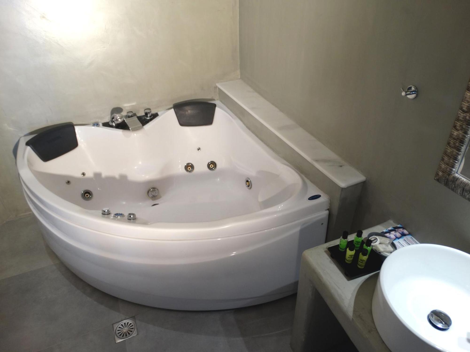 Yposkafo Suites - Studio - Santorini Тира Экстерьер фото